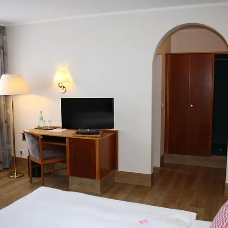 Metzgerei Moselgasthof Andries 招待所 梅塞尼希