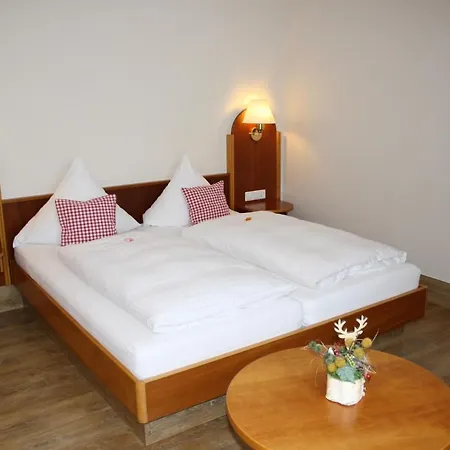 Metzgerei Moselgasthof Andries 招待所 梅塞尼希