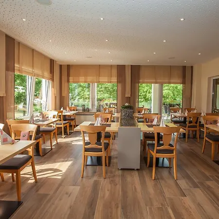 Metzgerei Moselgasthof Andries 招待所 梅塞尼希